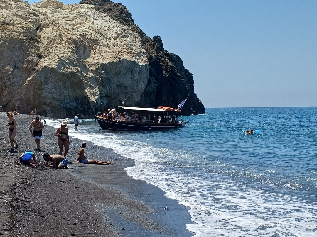 Taxi Boats to Red, White, and Black Beach-阿克罗蒂里必去景点