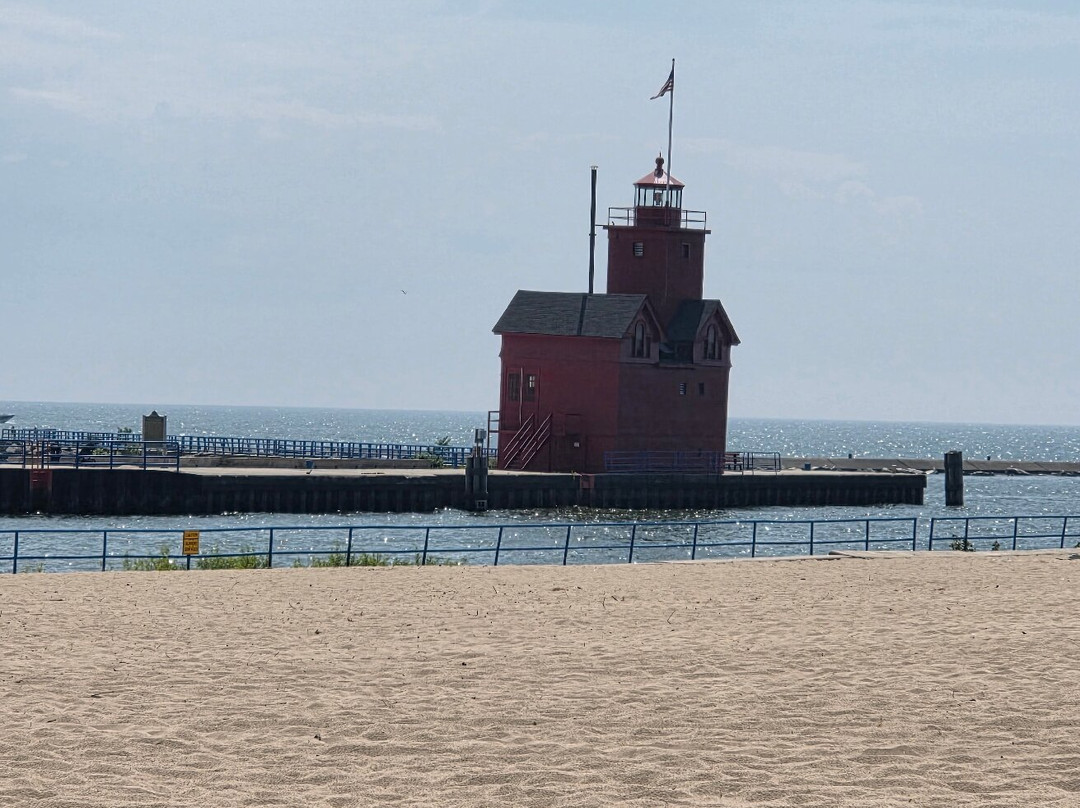 Big Red Lighthouse-荷兰村必去景点