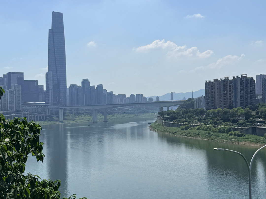 李子坝站-重庆市必去景点