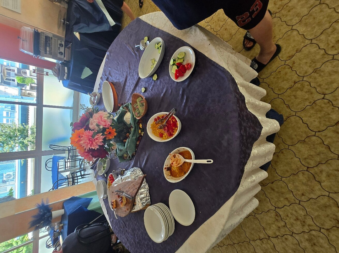 水晶酒店主图