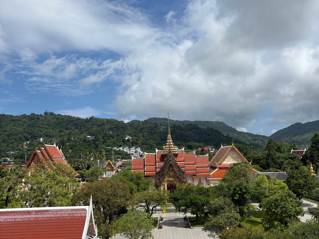 普吉岛城市观光： 普吉岛老城区查龙寺著名景点-普吉岛必去景点