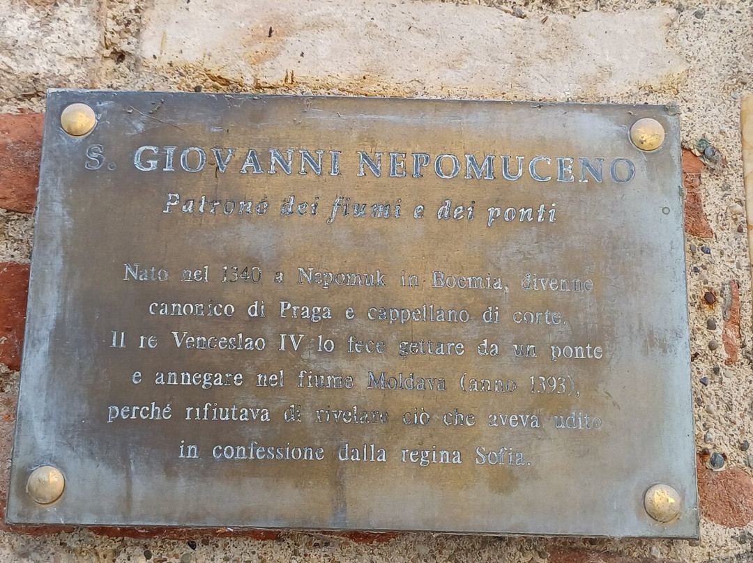 Statua di San Giovanni Nepomuceno