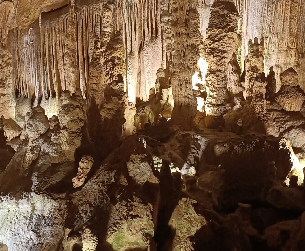 Grutas de Santo Antonio-Alvados必去景点