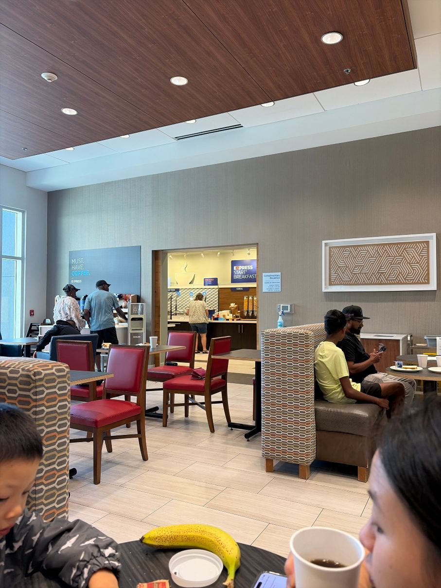 金斯顿西智选假日酒店-旅行者