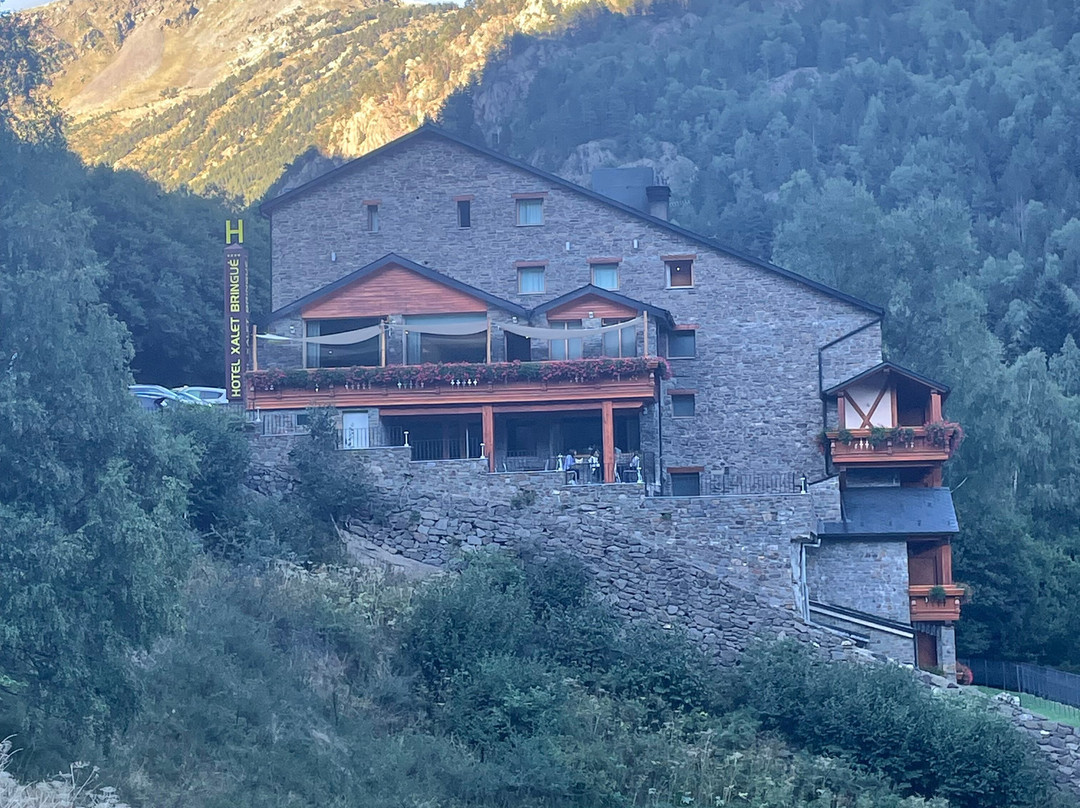 夏勒特布尔古水疗酒店主图
