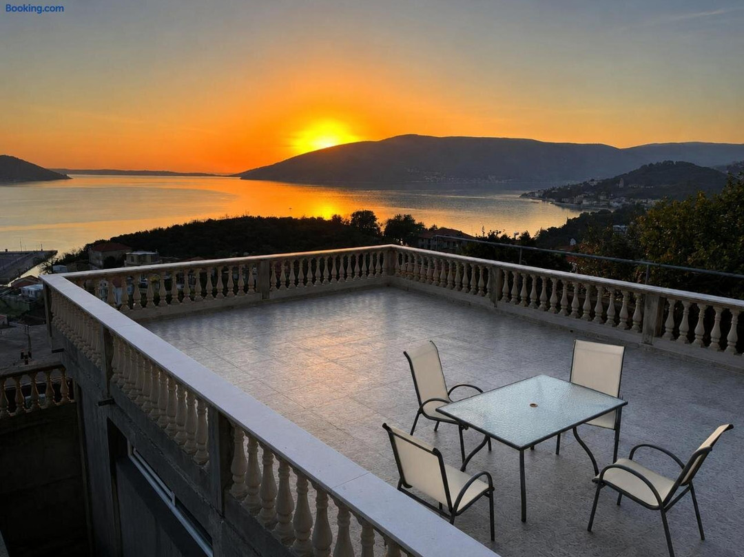 Golden View Apartments