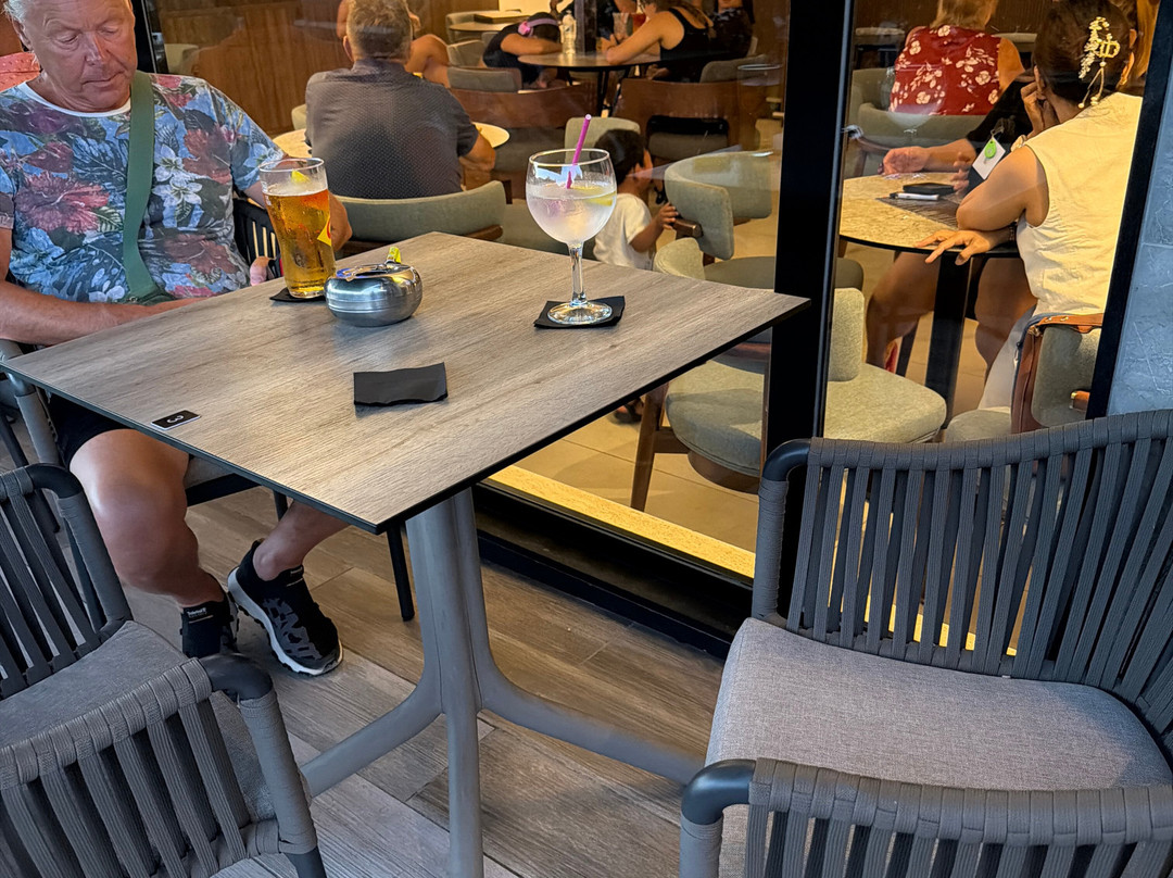 卢娜假日综合酒店主图