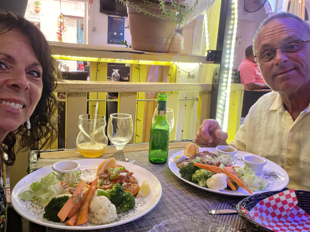 Seafood Vibes Bar and Grill