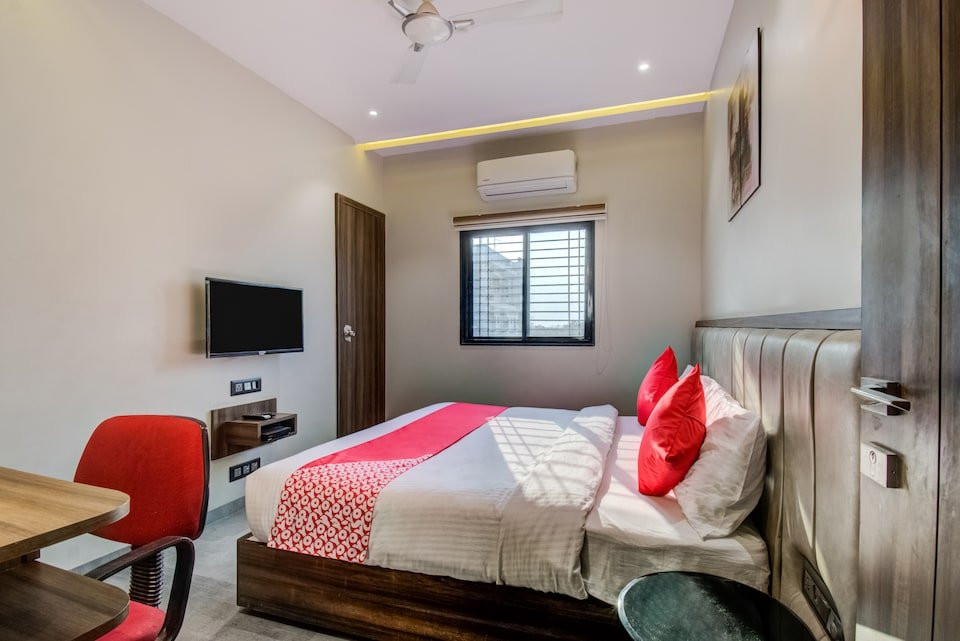 OYO 28254 Hotel Imperia