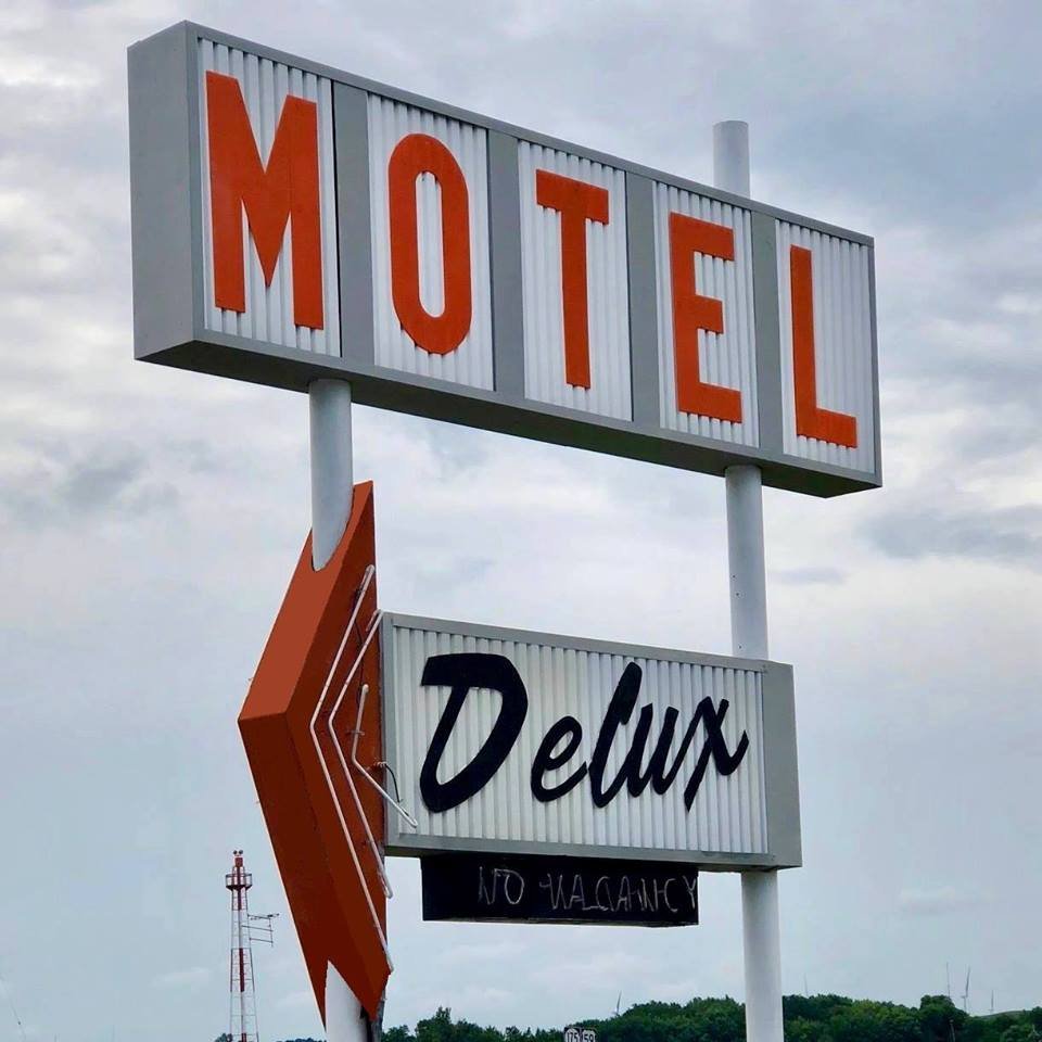 Delux Motel-官方