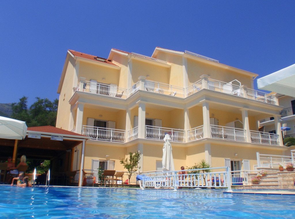 Elena Hotel Apartments