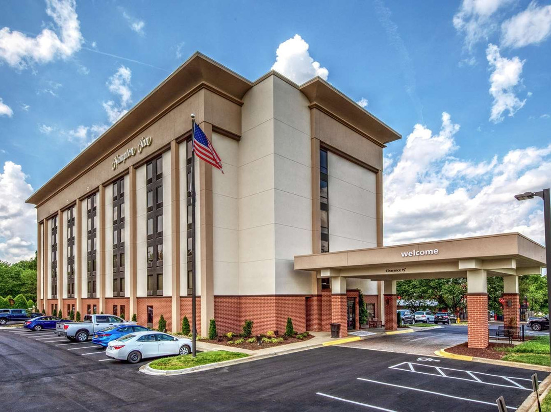 夏洛特大学欢朋酒店主图