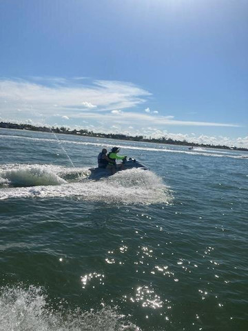 Mid Island Water Sports-迈尔斯堡海滩必去景点