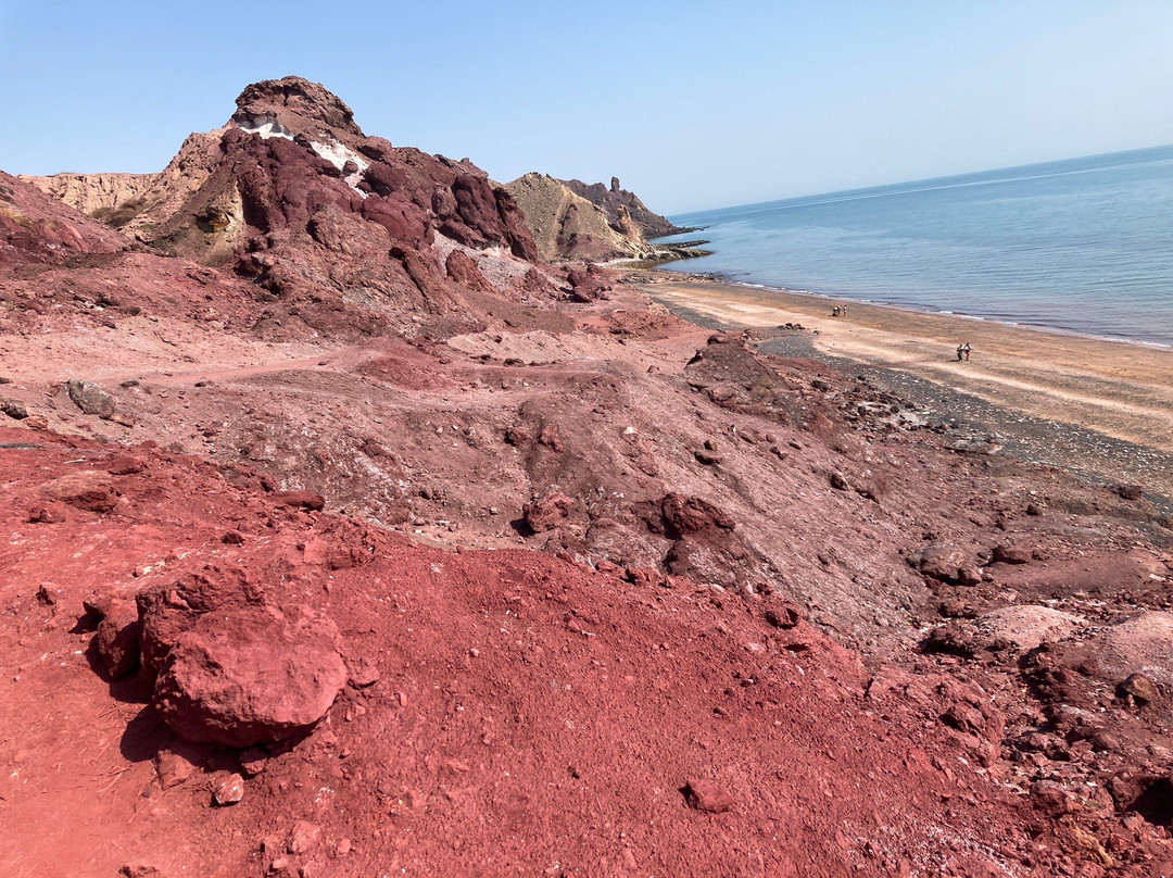 Silver and Red Beach景点图片