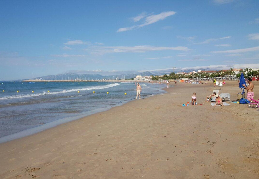 Platja del Regueral i Prat d'En Fores-坎布里尔斯必去景点