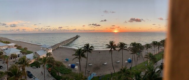 迪尔菲尔德海滩温德姆度假酒店主图