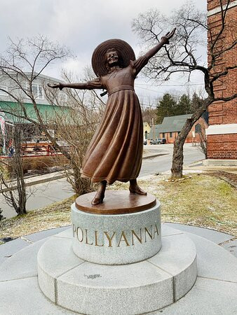 Pollyanna of Littleton Statue景点图片