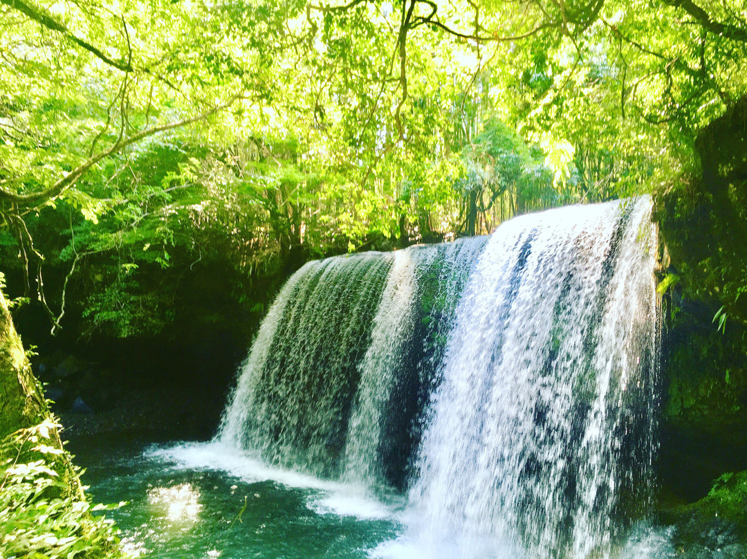 Nabegataki Falls景点图片