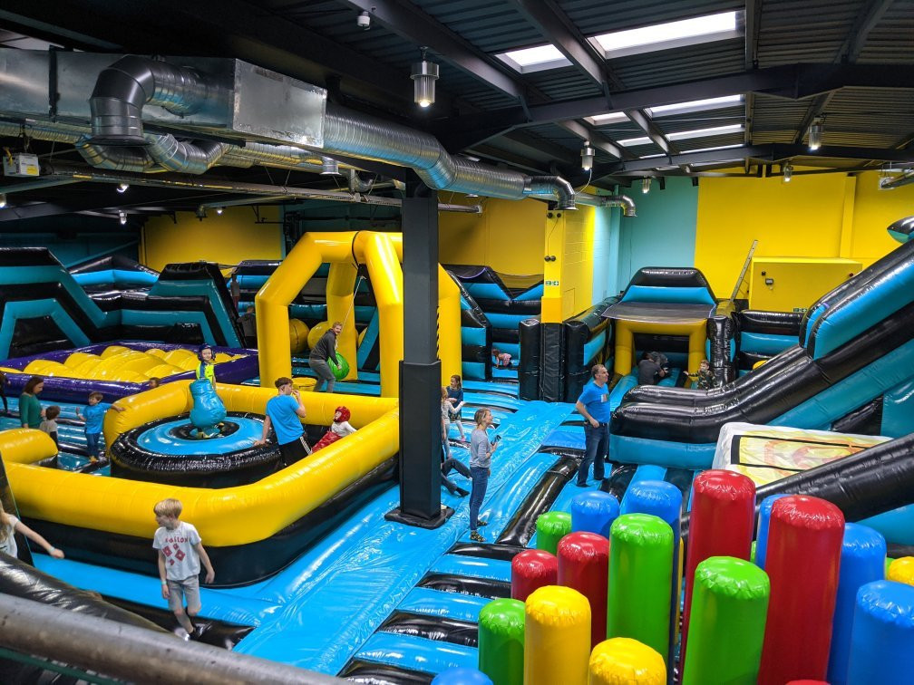 Jumpin Fun Inflatable Park Derby-德比必去景点