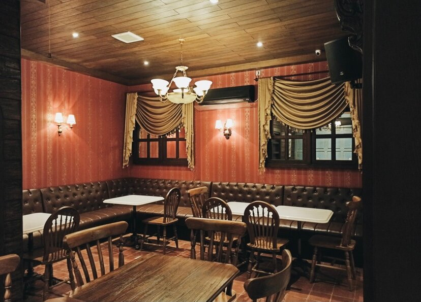 Hensman Grill And Bar