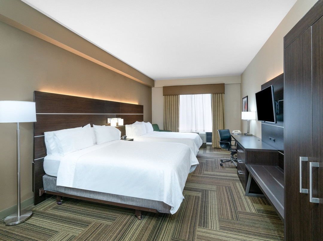 阿什兰快捷假日套房酒店主图