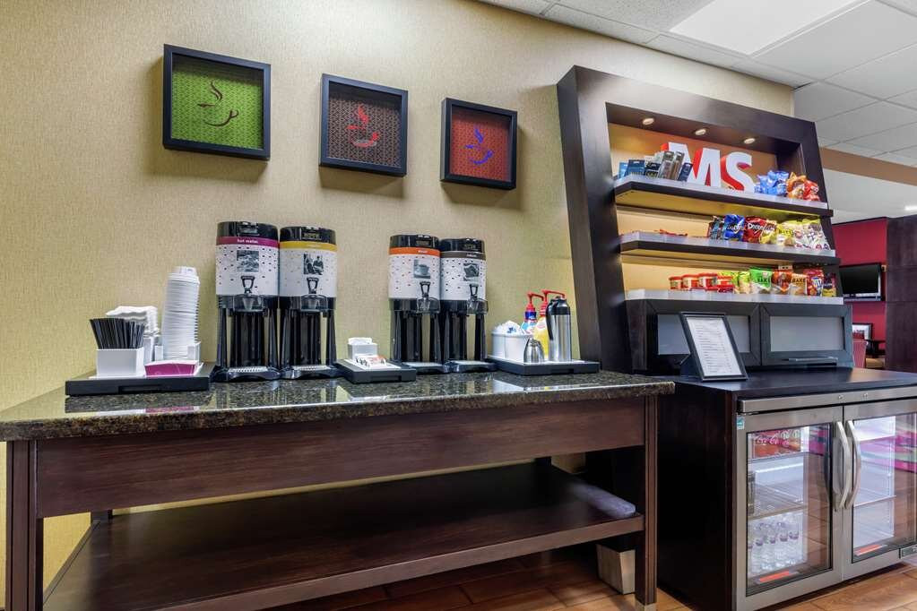 布鲁克黑文希尔顿恒庭酒店主图