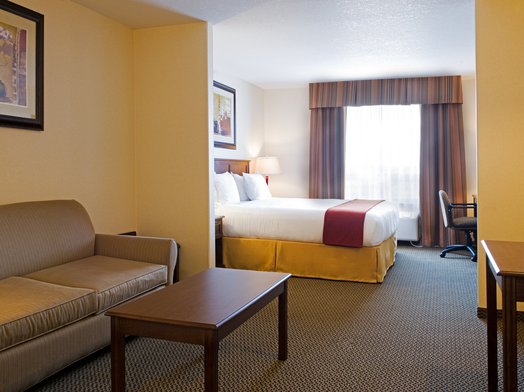 Holiday Inn Express & Suites Drayton Valley By IHG主图
