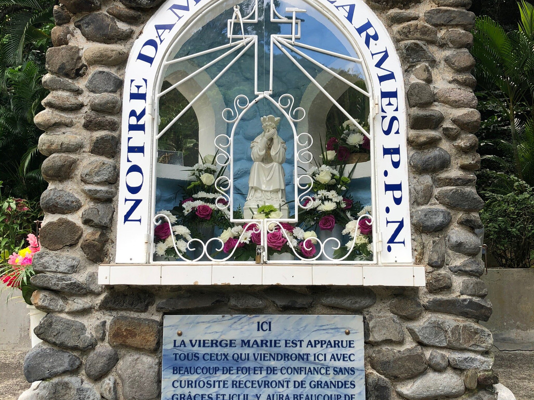 Notre Dame des Larmes-Pointe-Noire必去景点