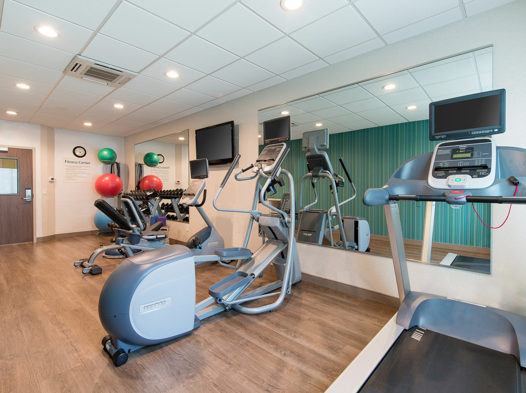 Holiday Inn Express & Suites Columbia-I-26 @ Harbison Blvd by IHG主图