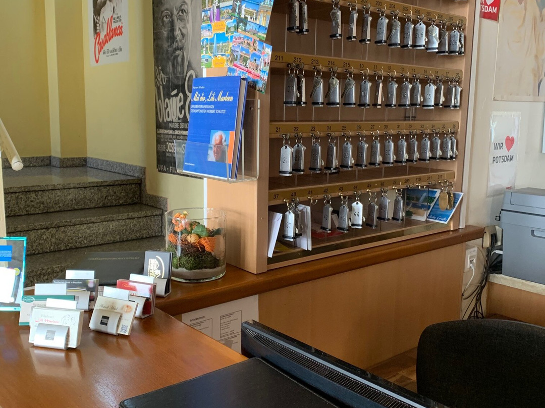 莉莉玛莲电影酒店主图