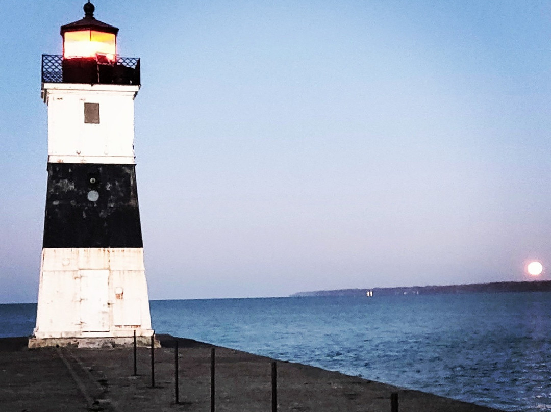 Erie Harbor North Pier Light-伊利必去景点