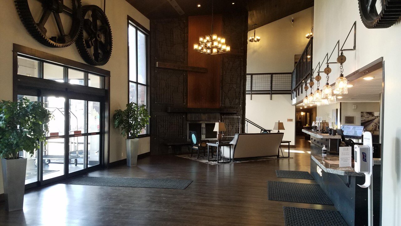 Copper King Hotel & Convention Center-浴室