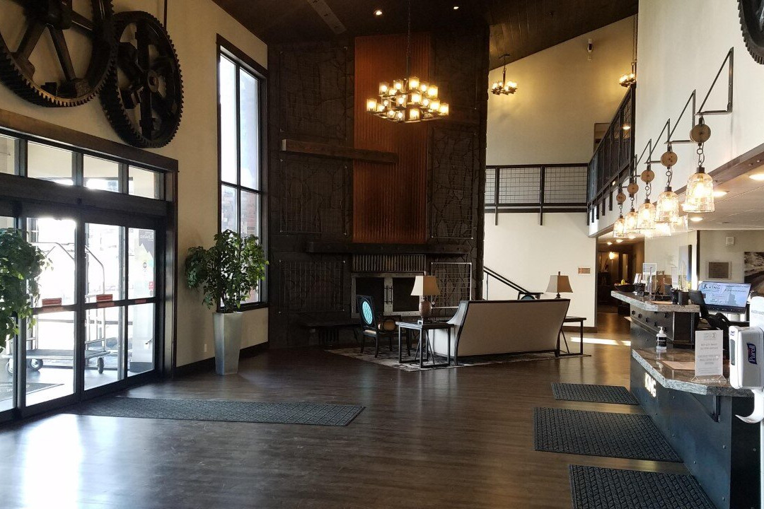 Copper King Hotel & Convention Center主图