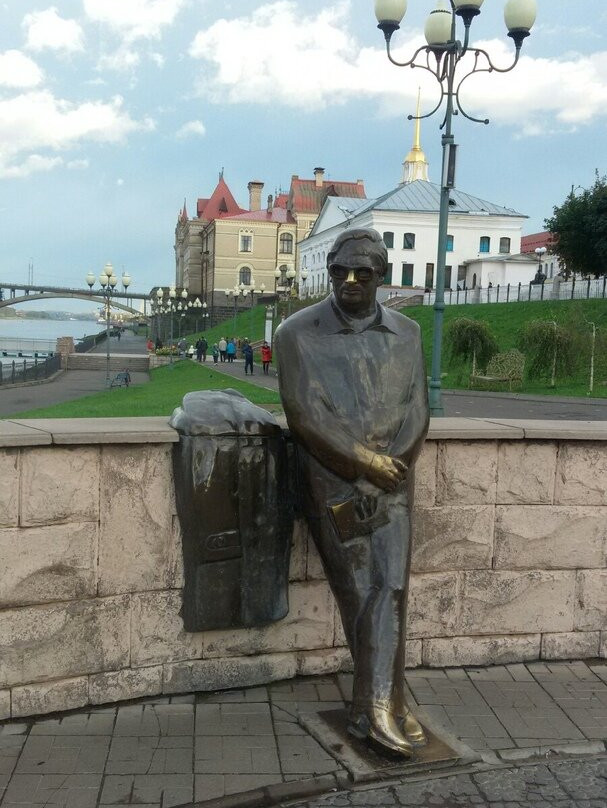 Monument to Lev Oshanin-Rybinsk必去景点