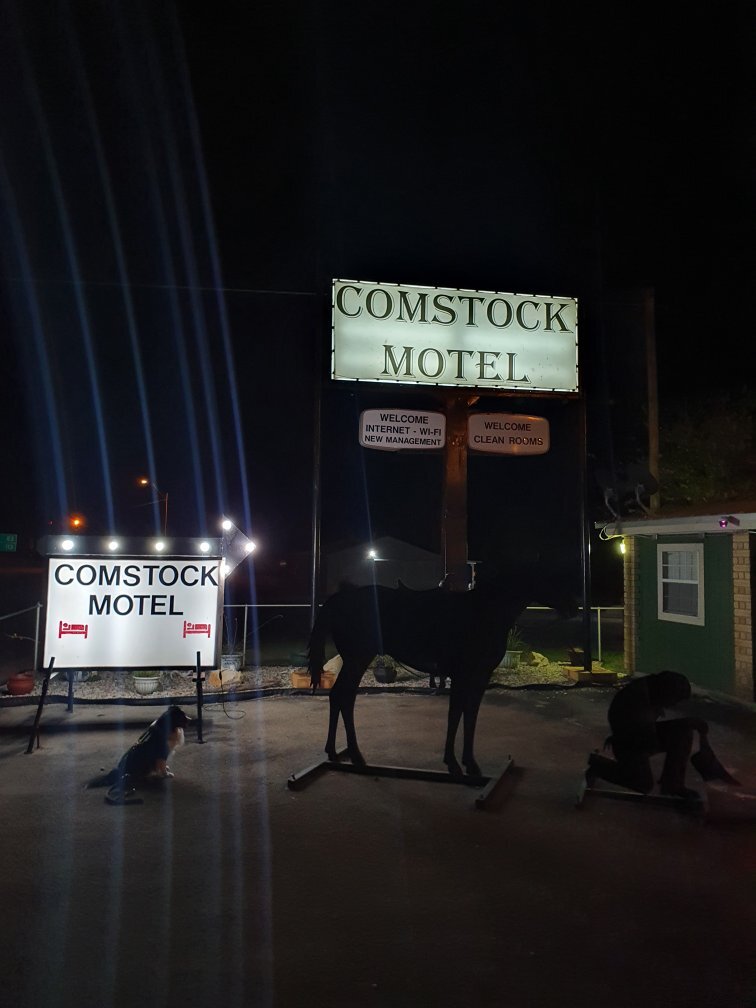 Comstock Motel-官方