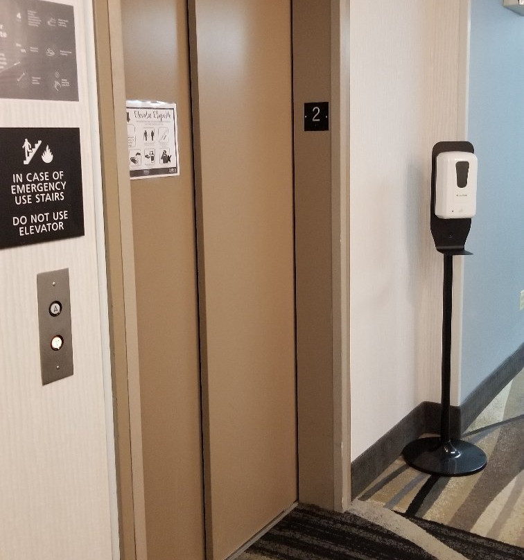 莱顿希尔顿恒庭酒店主图