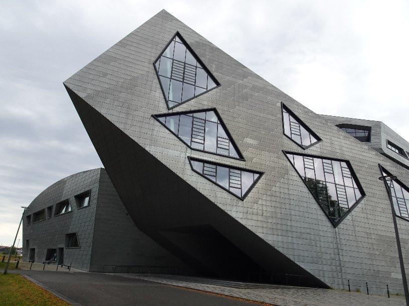 Zentralgebaude Leuphana Universitaet-吕讷堡必去景点