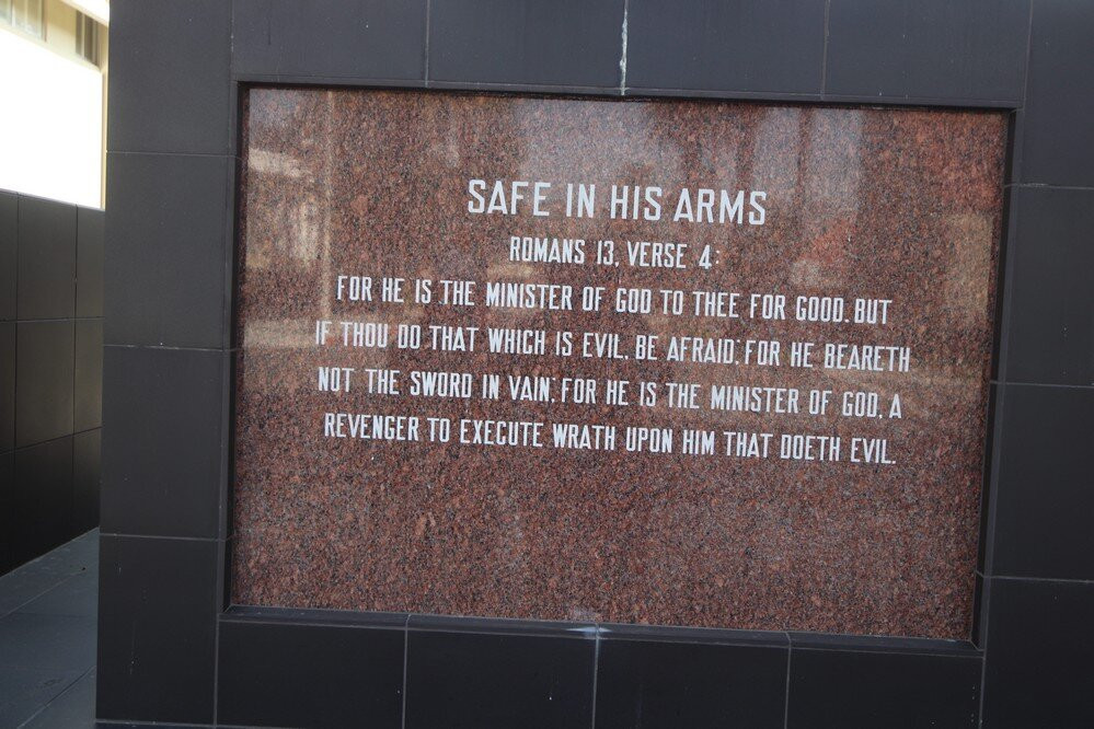 Safe In His Arms-里弗赛德必去景点