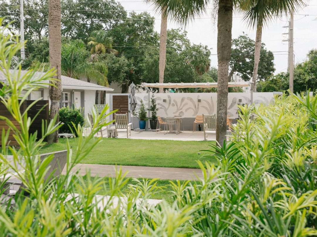 棕榈树复古酒店主图