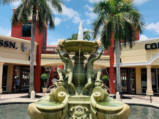 Miromar Outlets-埃斯特罗必去景点