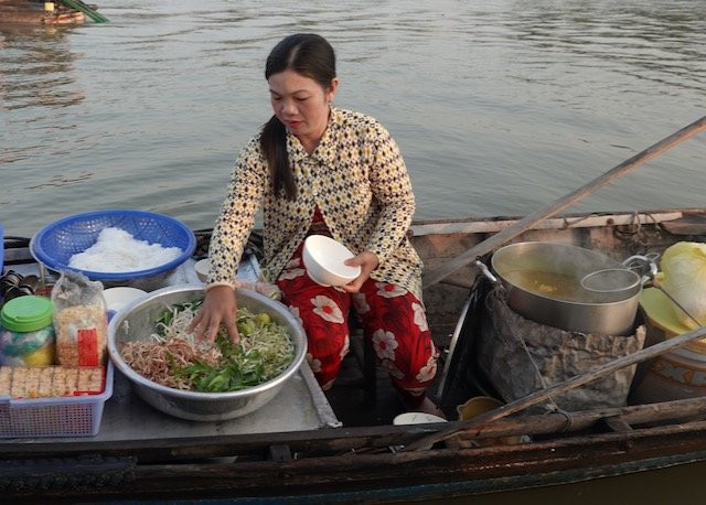 Chau Doc Floating Market-朱笃必去景点