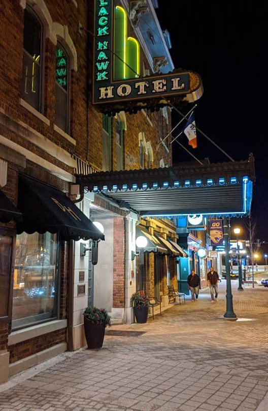 The Black Hawk Hotel主图