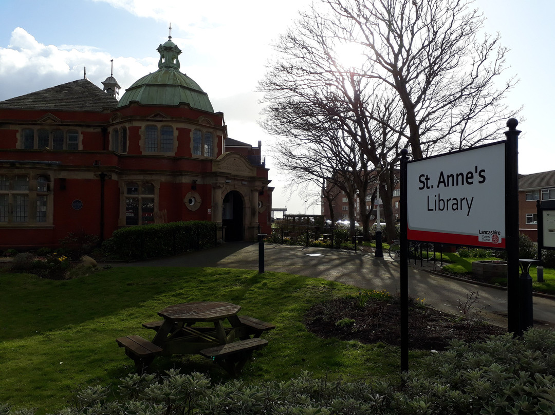 St Anne's Library景点图片