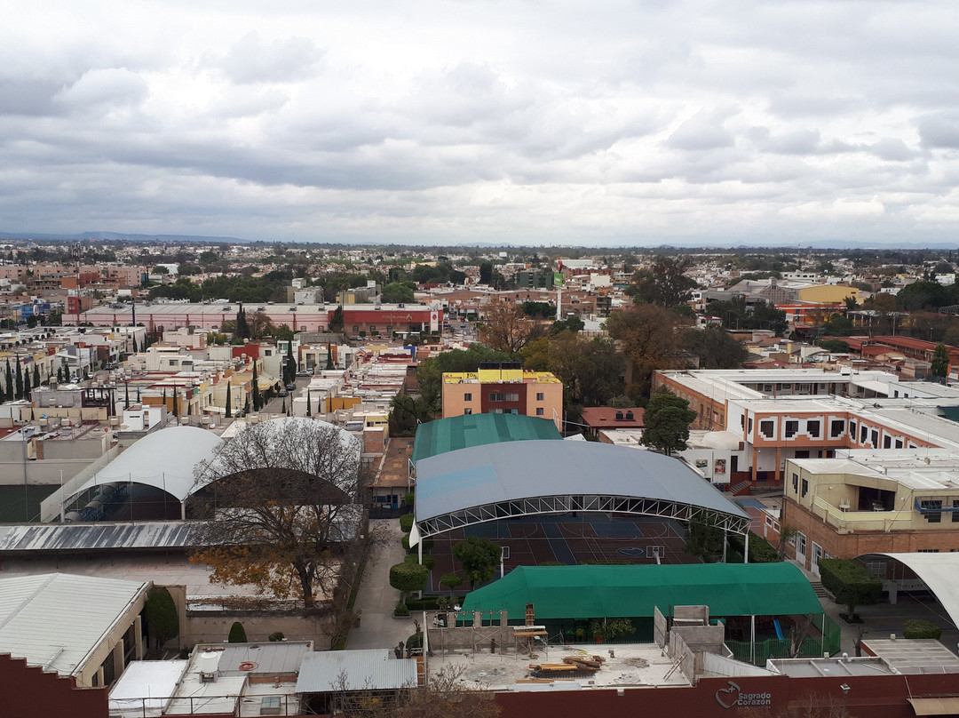 Hotel Real Plaza主图