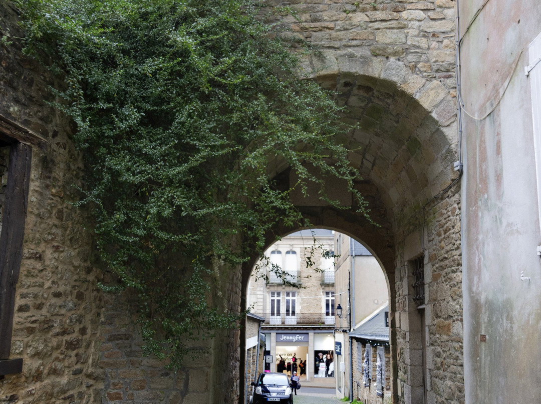 Porte Saint-Jean-瓦讷必去景点