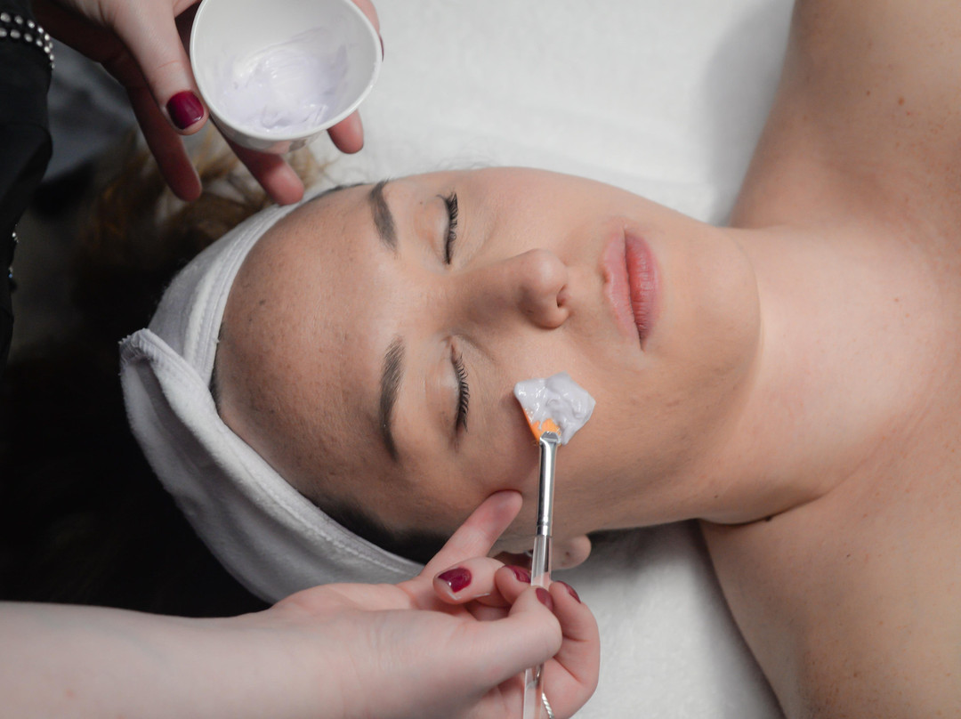 The Nail and Wax Room-沃灵福德必去景点