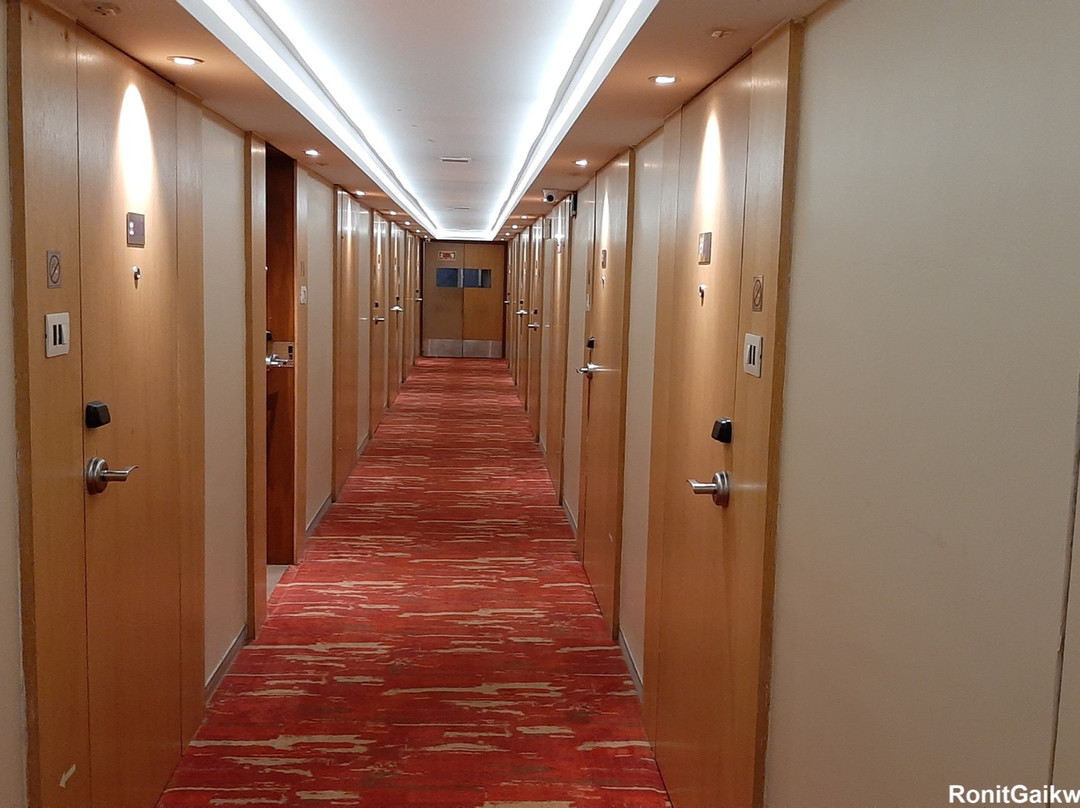 Royal Orchid Central主图