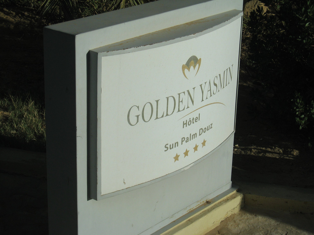 太阳棕榈酒店主图