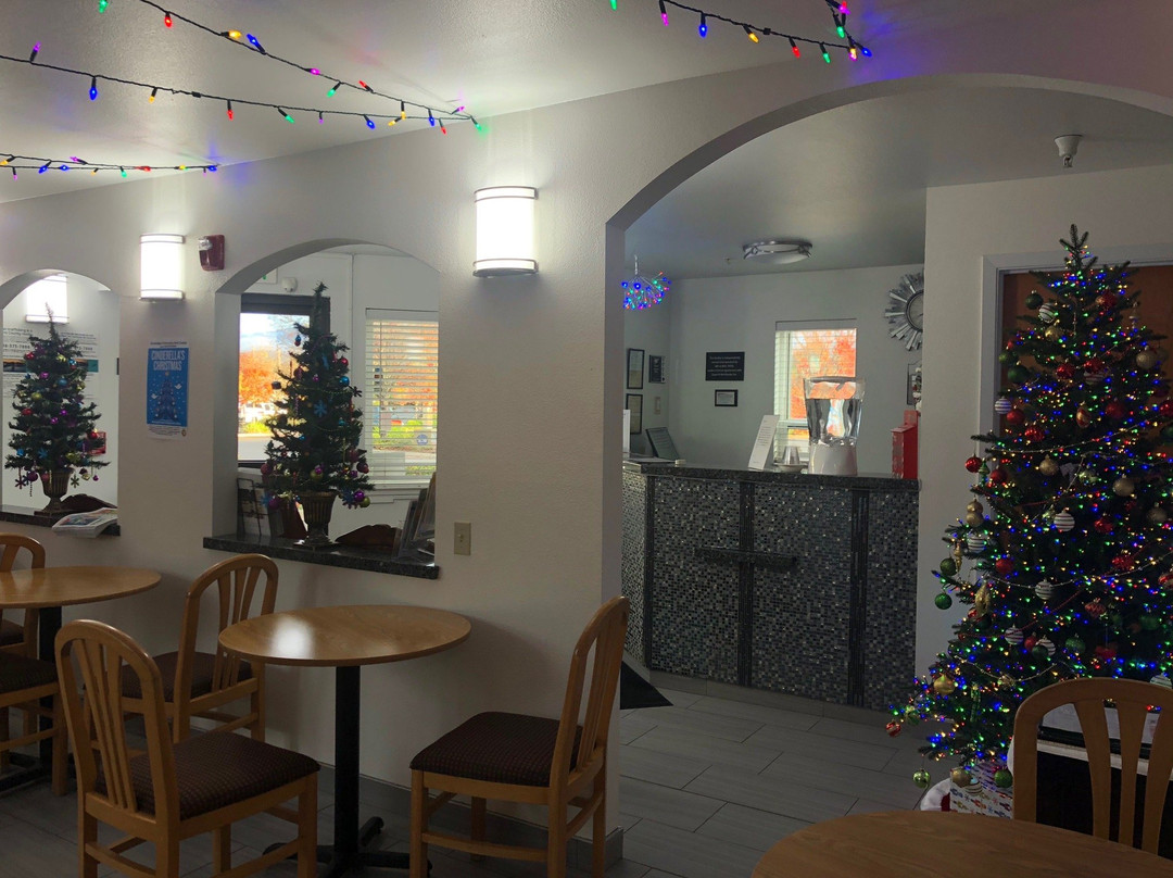 克洛弗代尔速8酒店主图