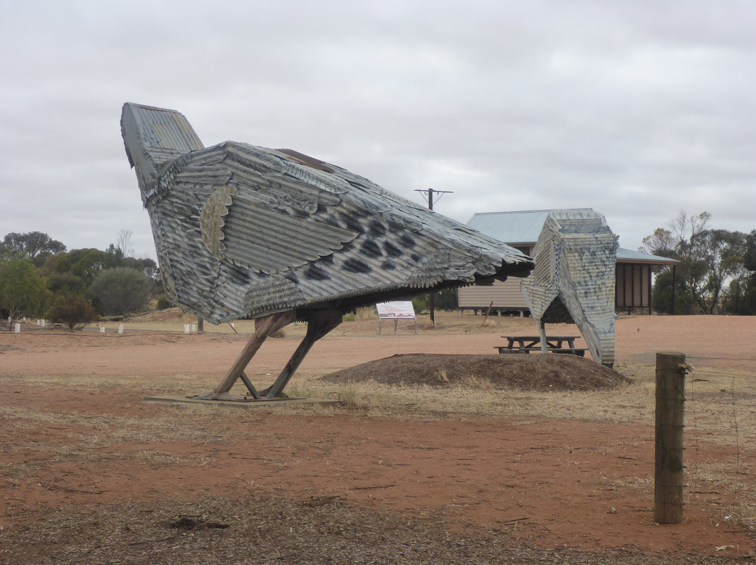 Mallee Hen Sculptures-Patchewollock必去景点